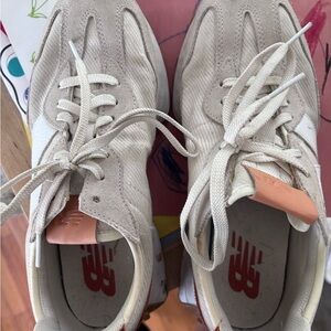 New Balance 327 size 9 GUC